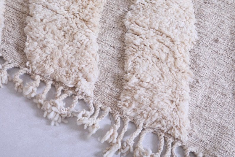 Minimalist Moroccan Wool Rug – Handmade Berber Area Rug – Ivory Geometric Beni Ourain Style - Image 4