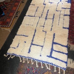 Moroccan Beni Ourain Rug in Ivory with Blue Linear Stripes – Handmade Berber Wool Area Rug - Image 8