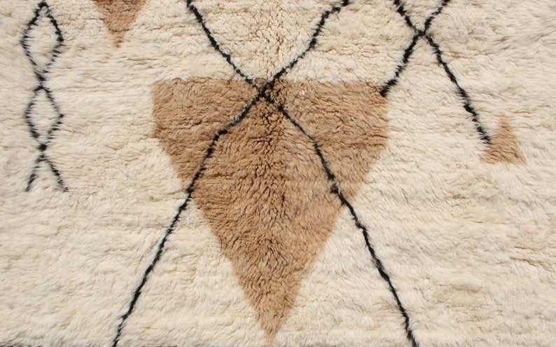 Beni Ourain Moroccan Wool Rug – Handmade Ivory Berber Area Rug with Black Tribal Diamonds - Image 4