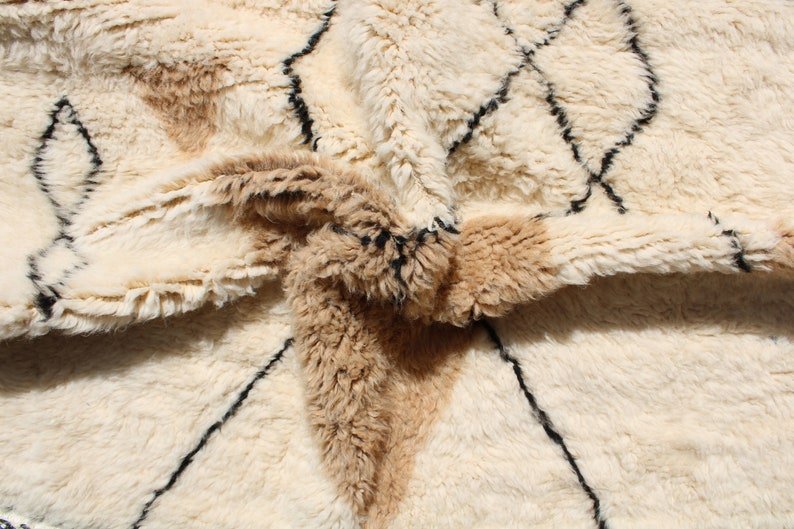 Beni Ourain Moroccan Wool Rug – Handmade Ivory Berber Area Rug with Black Tribal Diamonds - Image 5