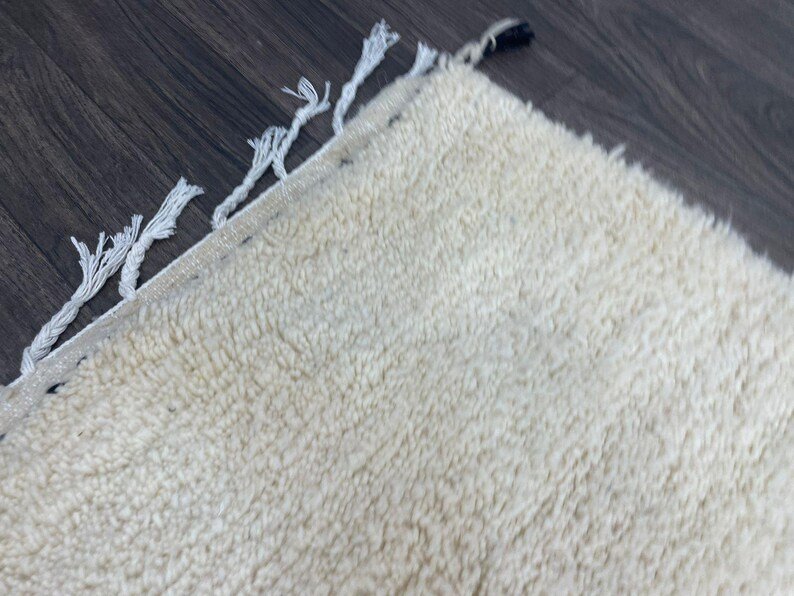 Handmade Moroccan Beni Ourain Rug – Ivory Cream Wool Area Rug with Minimalist Design - Image 4