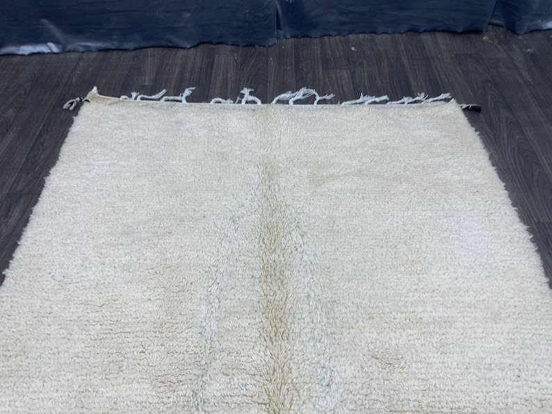 Handmade Moroccan Beni Ourain Rug – Ivory Cream Wool Area Rug with Minimalist Design - Image 5