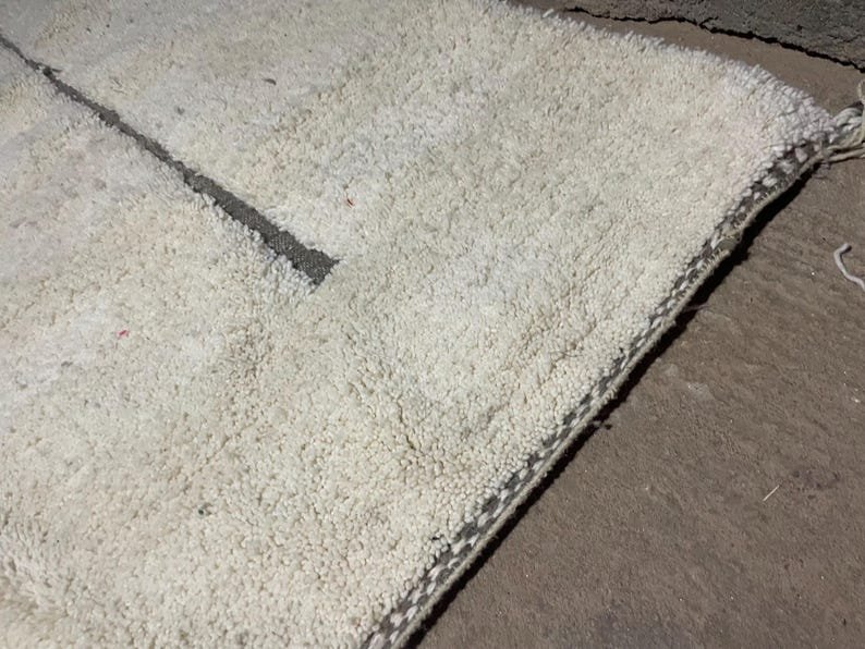 Minimalist Moroccan Beni Ourain Rug – Handmade Ivory Wool Rug with Black Lines - Image 4